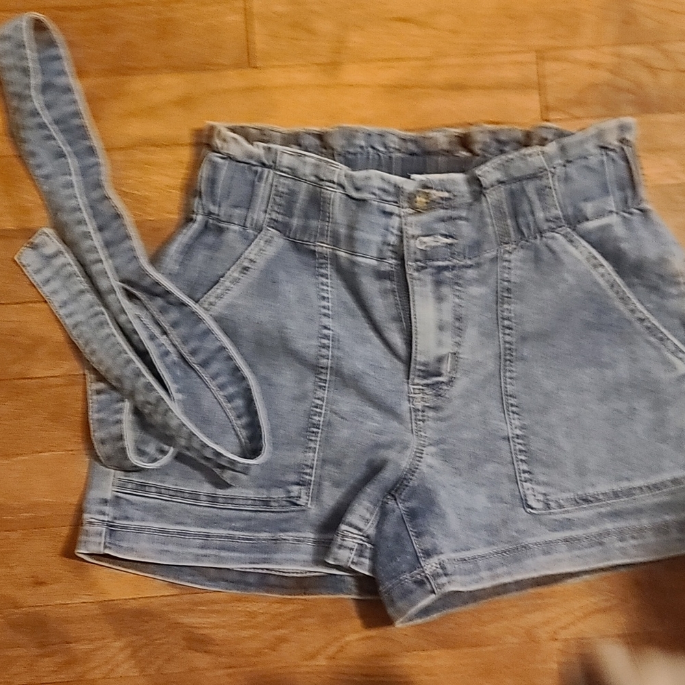Shorts - Picture 3 of 3